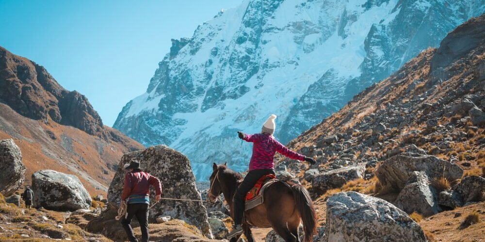 The salkantay trek 4 days is the best option to get to Machu Picchu