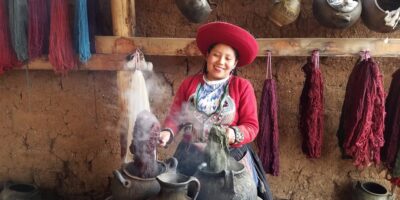 Woman in chinchero showing her crafts
