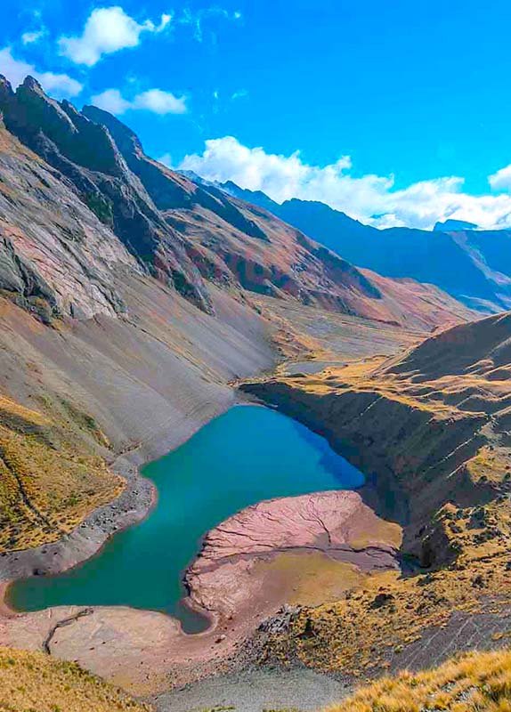 Ancascocha treks