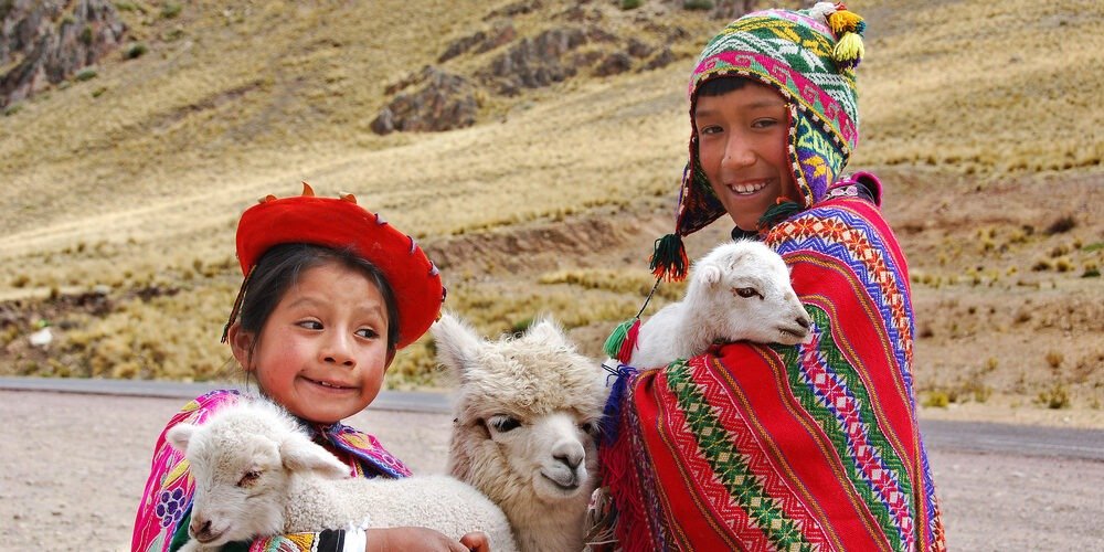 Babies on the way to Huchuy qosqo