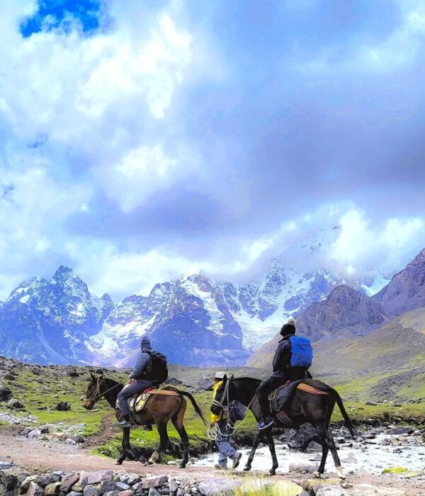 Horseback riding to Ausangate and the 7 lakes tour 1 day