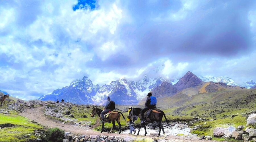 Horseback riding to Ausangate and the 7 lakes tour 1 day