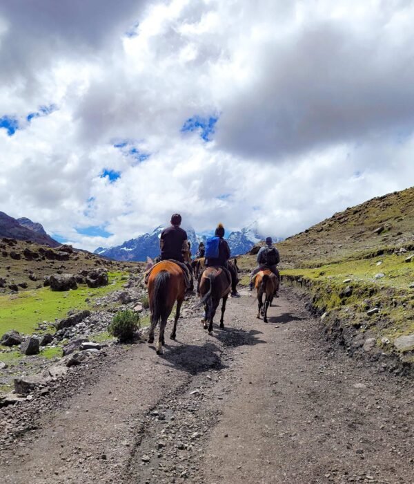 Horseback Riding To Ausangate 7 Lakes