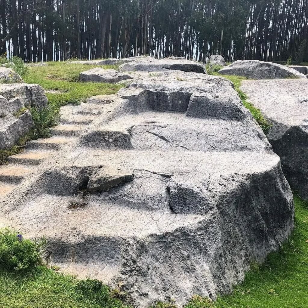 Qenqo: The Ritual Center of the Andes 7 two cylindrical protrusions on an ovoid pedestal