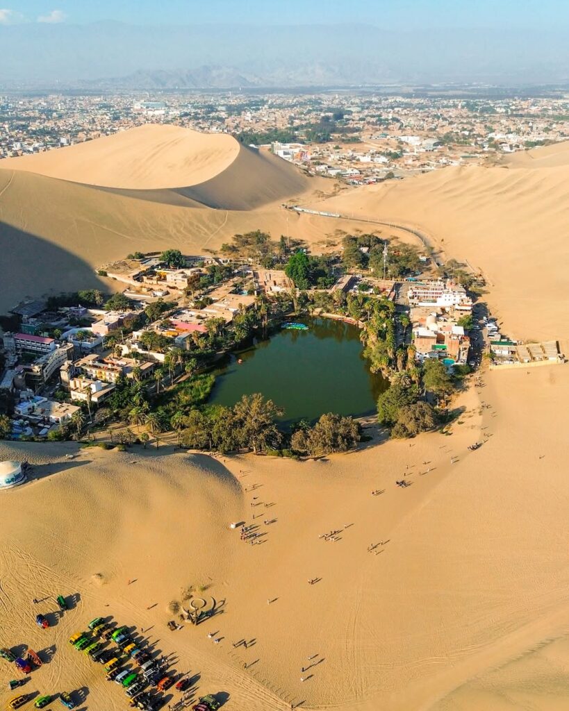 La mejor actividad para hacer en Peru es el recorrido por el Oasis de la Huacachina. A pesar de