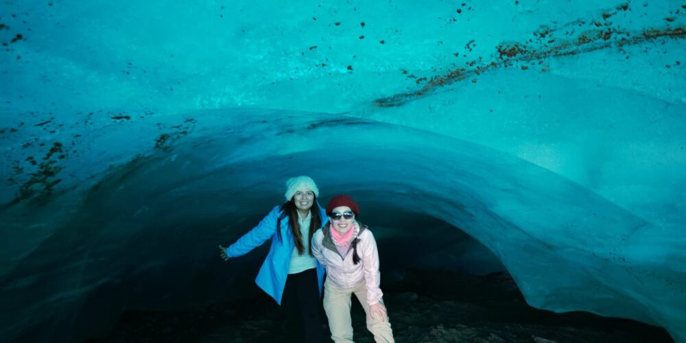 Beautiful inside the Suyuparina glacier