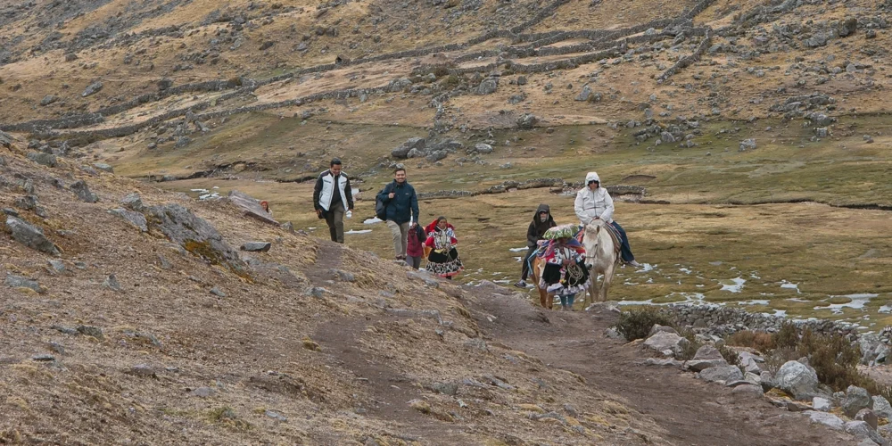 Group horseback riding to the 7 lagoons