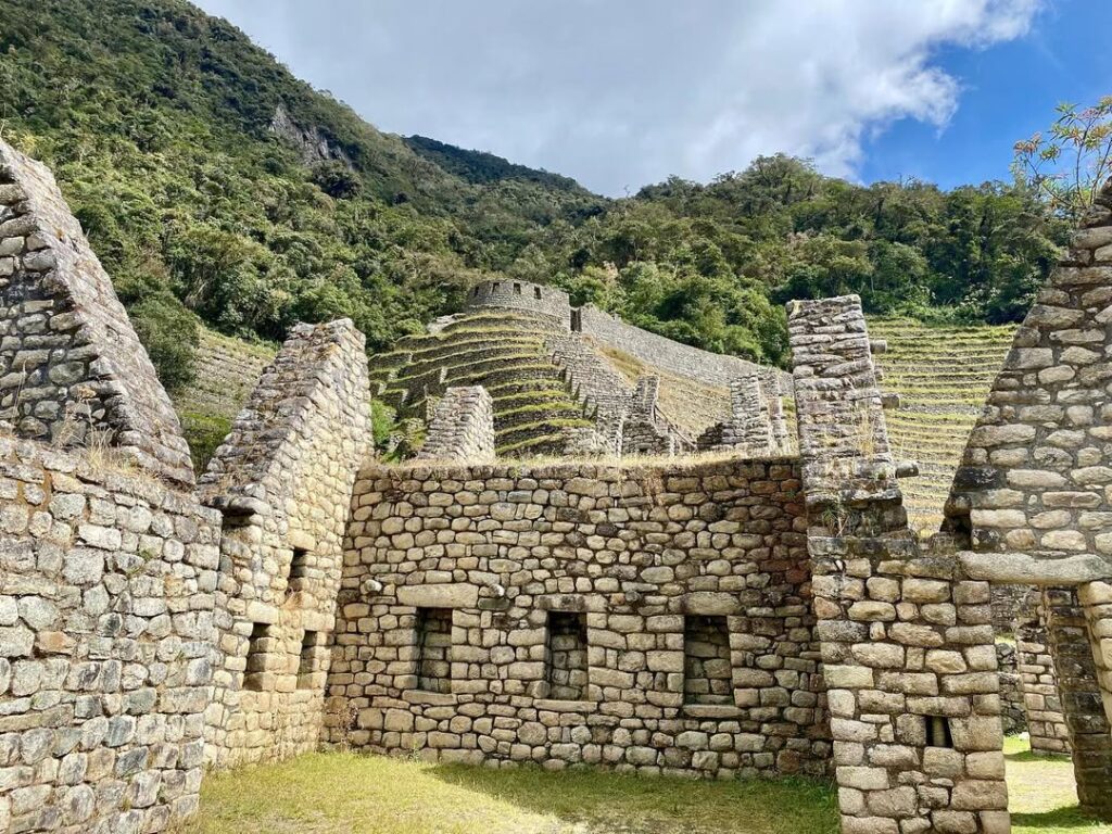 Wiñay Wayna “Forever young”