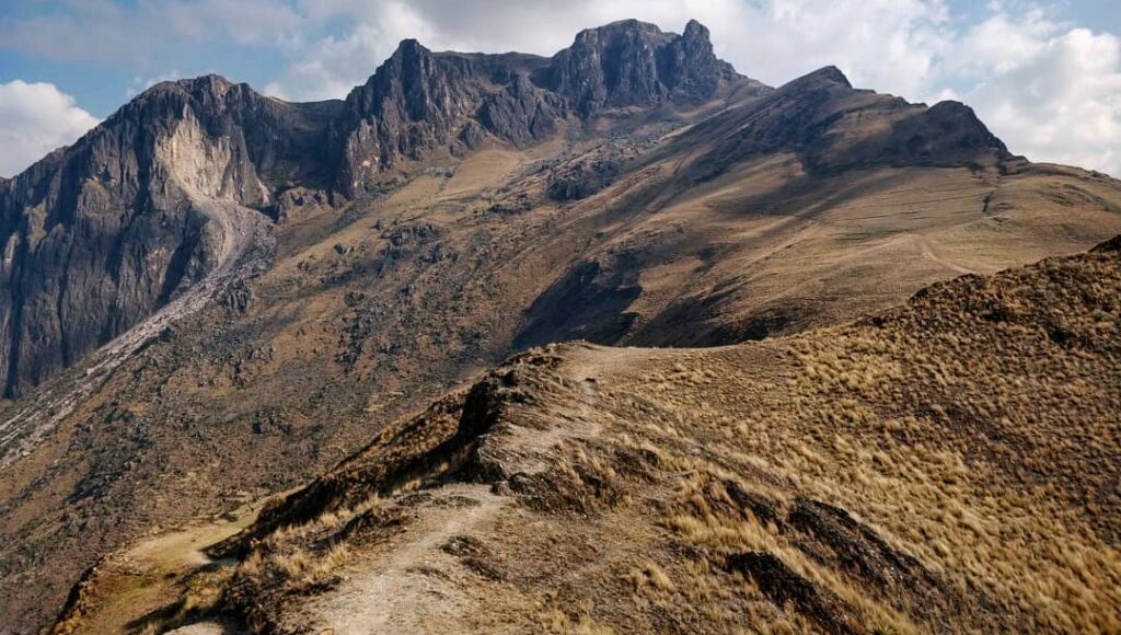 Quarry Trail Peru: The Ultimate Alternative Trek to Machu Picchu 15 Landscapes along the Inca Quarry